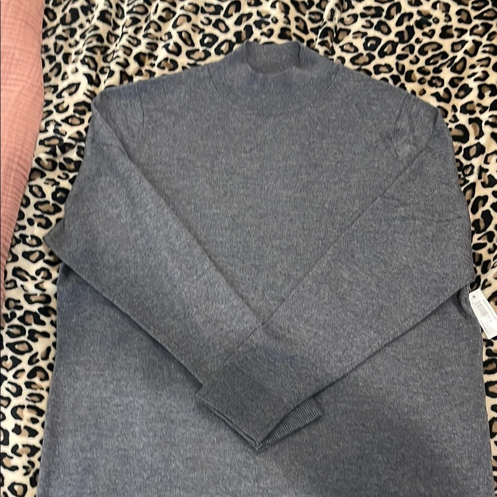 Amazon essentials women’s mock neck gray sweater. 1X nwt